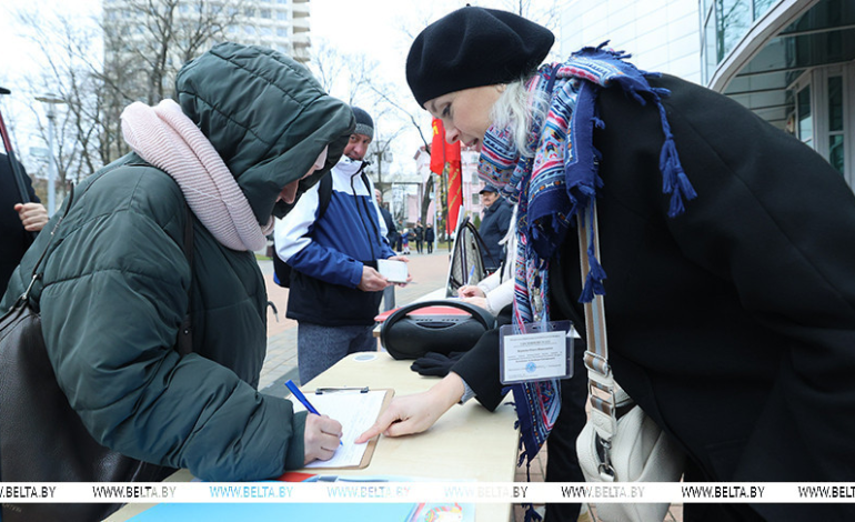 По всей стране начались пикеты по сбору подписей для выдвижения в кандидаты в Президенты